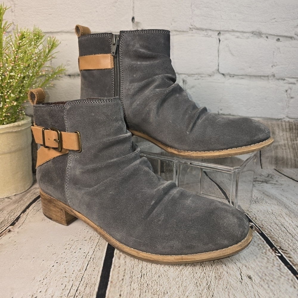 DIBA TRUE GRAY SUEDE ANKLE BOOTS WITH TAN BUCKLE WOMENS SIZE 8.5